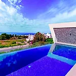 A2403 Brand New South Facing With Infinity Pool Βίλα Nerja