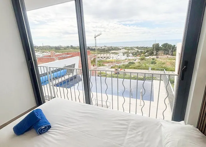 A2403 Brand New South Facing With Infinity Pool Villa